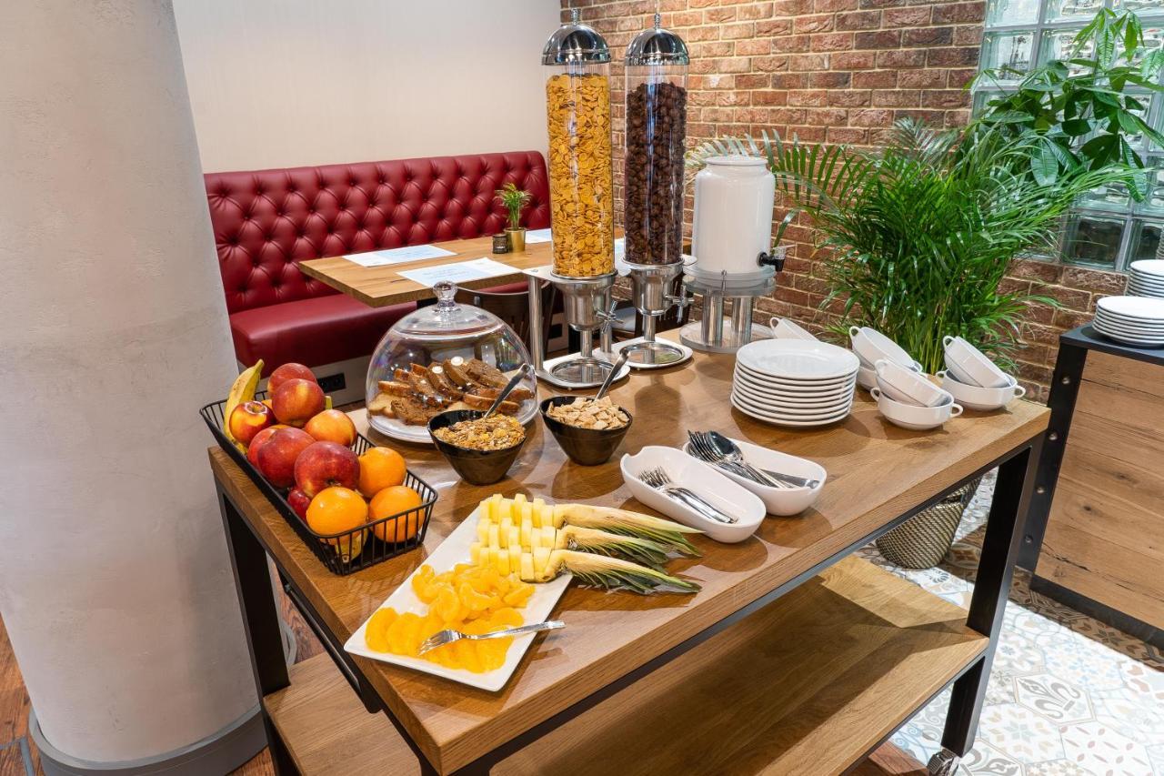 Ibis Styles Stare